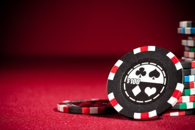 Live roulette wheel and betting interface on polonia